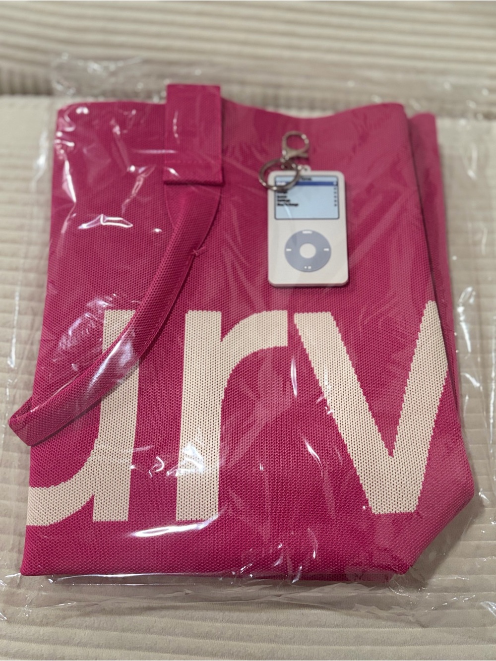 💖✨ Brand New- Curves by Sean Brown Raspberry Tote and iPod Key Charm!! ✨💖